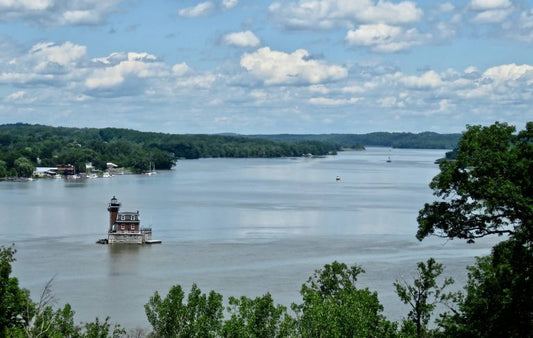 Off-Grid Holiday Lights – The Hudson-Athens Lighthouse